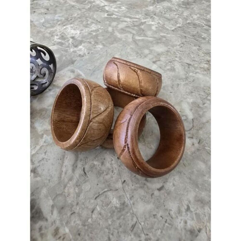 Napkin Rings 4 Different Styles 4 In Each Set - Picture 3 of 5